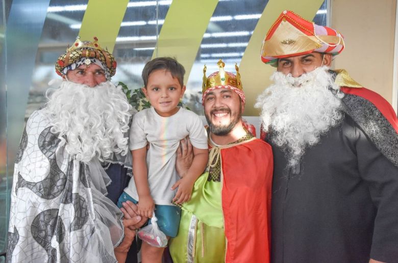 Los Reyes Magos pasaron por los barrios Uni&oacute;n y La Ribera