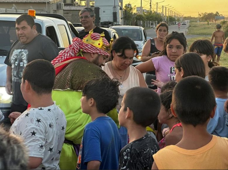 Los Reyes Magos pasaron por los barrios Uni&oacute;n y La Ribera