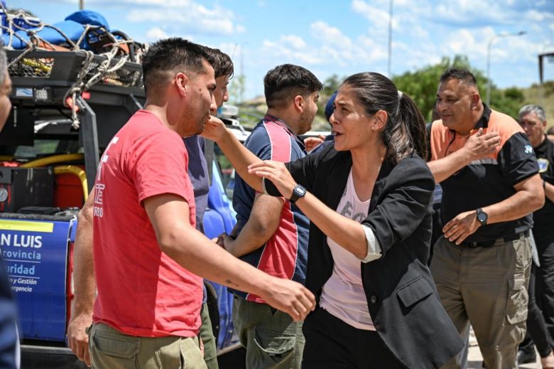 Poggi a los bomberos y brigadistas: &ldquo;Como Gobernador estoy muy orgulloso de cada uno de ustedes&rdquo;