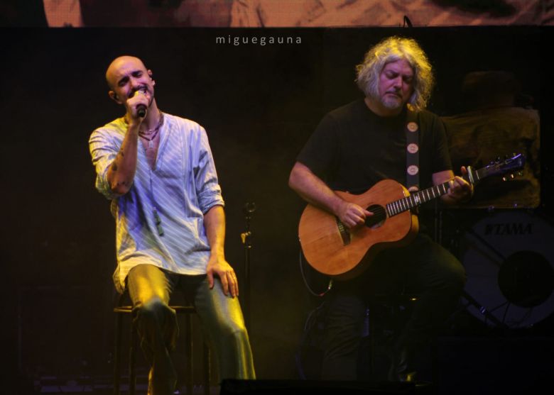 Abel Pintos cerr&oacute; una noche inolvidable en Calle Angosta
