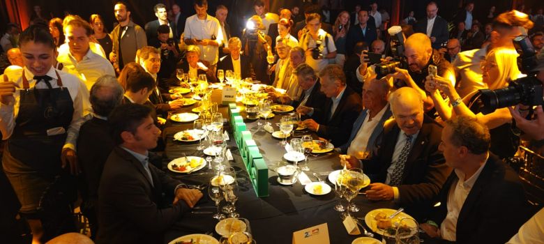 Mauricio Macri: &laquo;El campo siempre empuja, pero sufre el impuesto destructivo de la retenci&oacute;n&raquo;