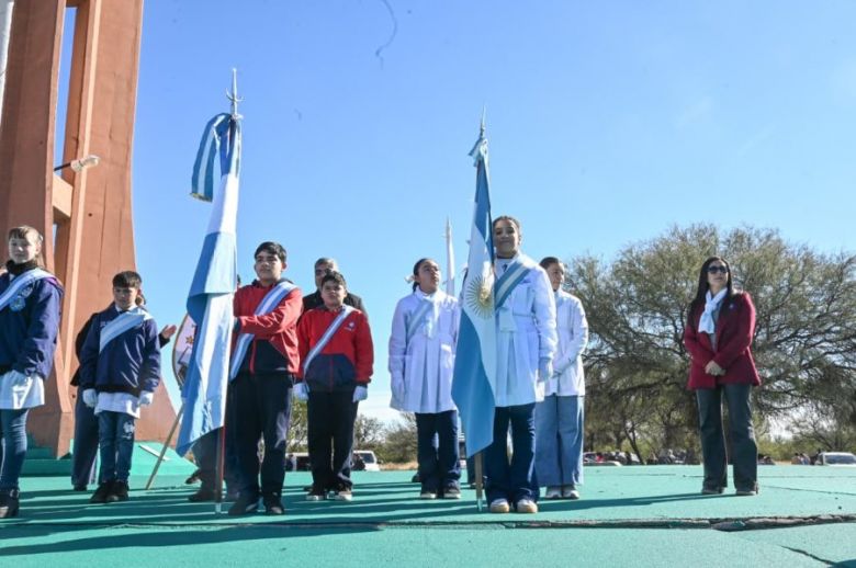 En Toro Negro, m&aacute;s de 200 estudiantes prometieron fidelidad al Pabell&oacute;n Nacional