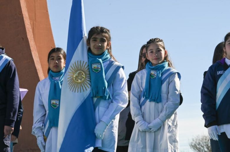 En Toro Negro, m&aacute;s de 200 estudiantes prometieron fidelidad al Pabell&oacute;n Nacional