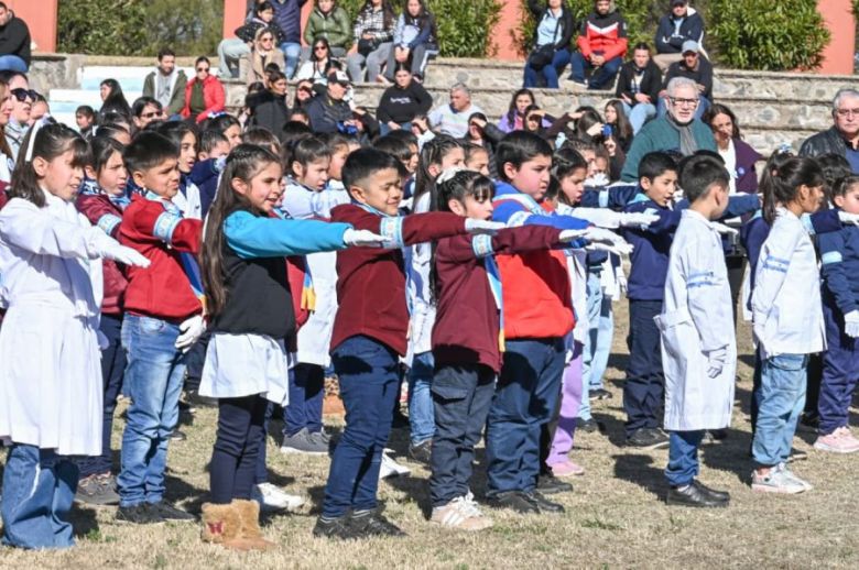 En Toro Negro, m&aacute;s de 200 estudiantes prometieron fidelidad al Pabell&oacute;n Nacional