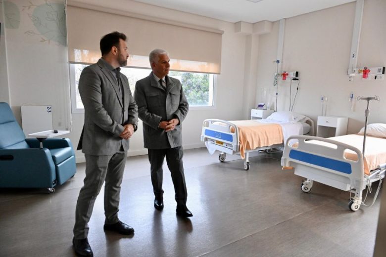 El Gobernador acompa&ntilde;&oacute; la presentaci&oacute;n del sistema de energ&iacute;a solar de la firma &Iacute;ntegra Servicios M&eacute;dicos
