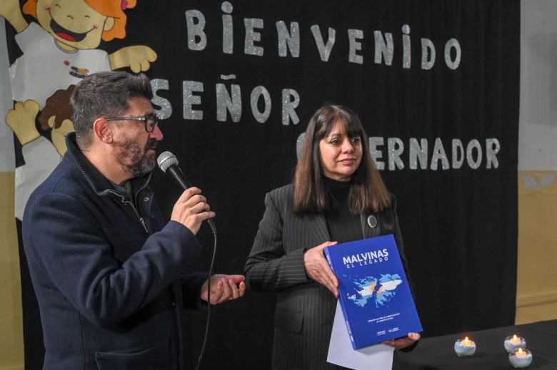  Poggi particip&oacute; de la firma del contrato para obras en la ENI N&deg;5 &lsquo;Mar&iacute;a Edelmira de Castillo&rsquo;