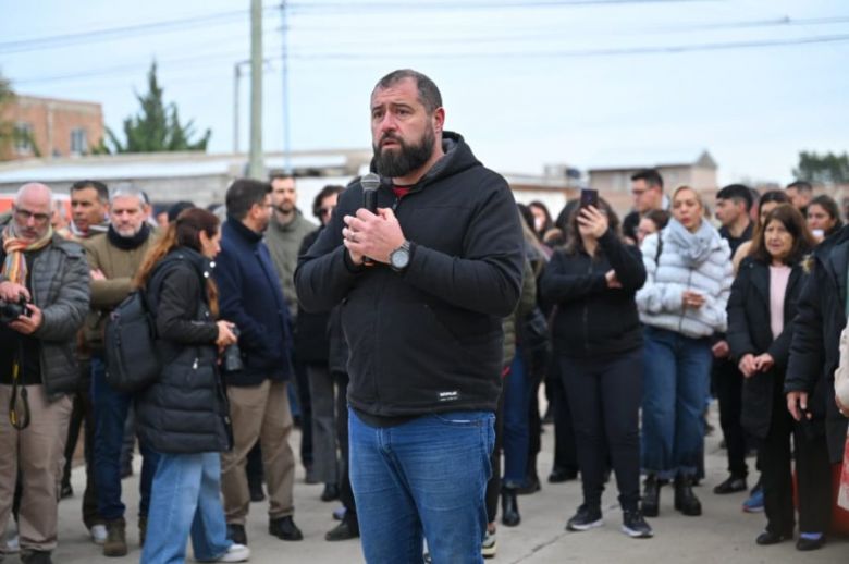 Poggi y Frontera visitaron el avance de una obra de pavimentaci&oacute;n de 62 cuadras