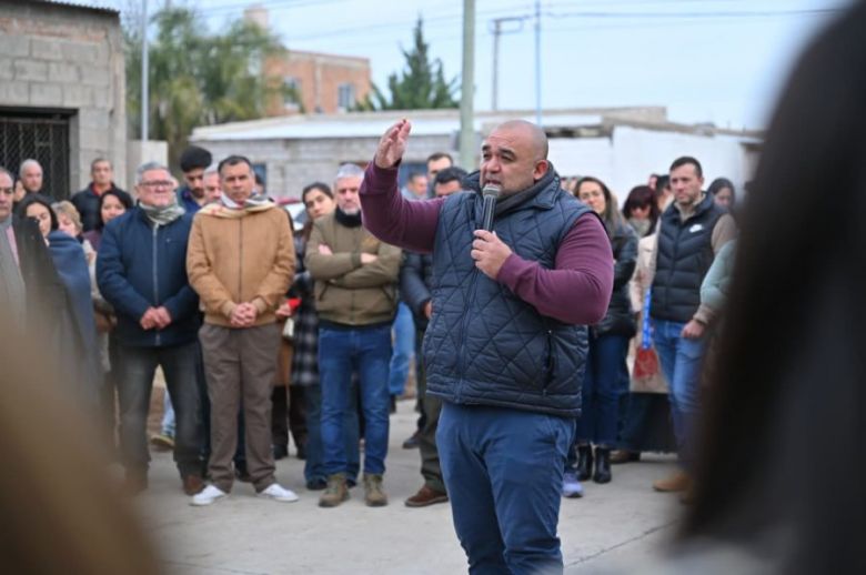 Poggi y Frontera visitaron el avance de una obra de pavimentaci&oacute;n de 62 cuadras