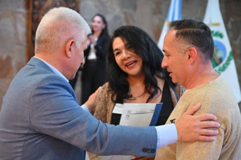 El Gobierno de Poggi super&oacute; las 7.500 escrituras entregadas en toda la provincia