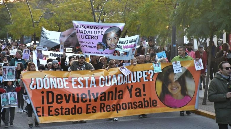 Dos años sin Guadalupe:La mamá encabezó la marcha pidiendo por la aparición con vida de su hija