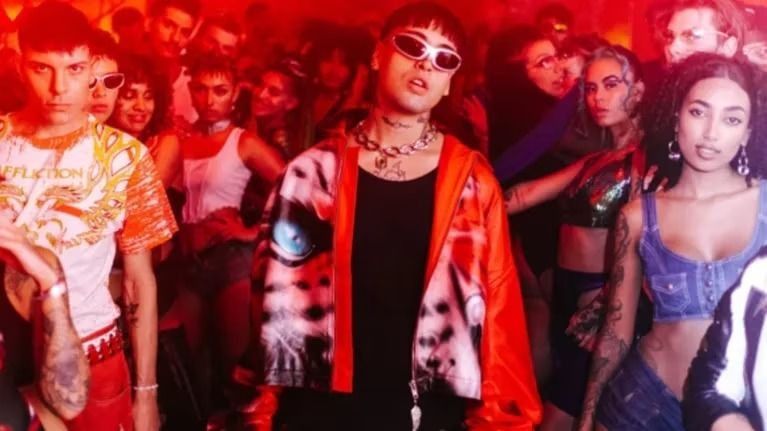 Tiago PZK estrenó “Asqueroso”, un reggaetón más oscuro y pegadizo