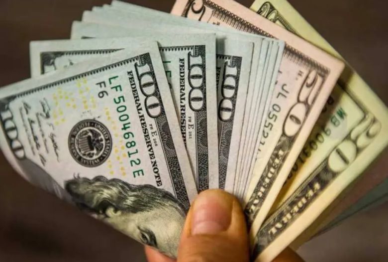 Tras el anuncio de las nuevas medidas económicas del Gobierno, el dólar “blue” supera los $550