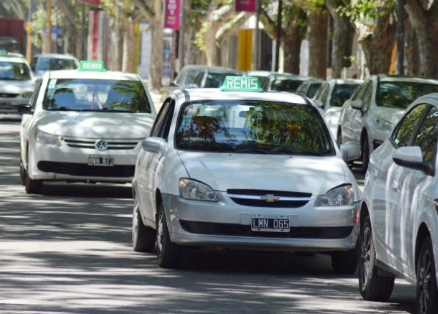 "Los taxistas y remiseros deberían amigarse con la tecnología"