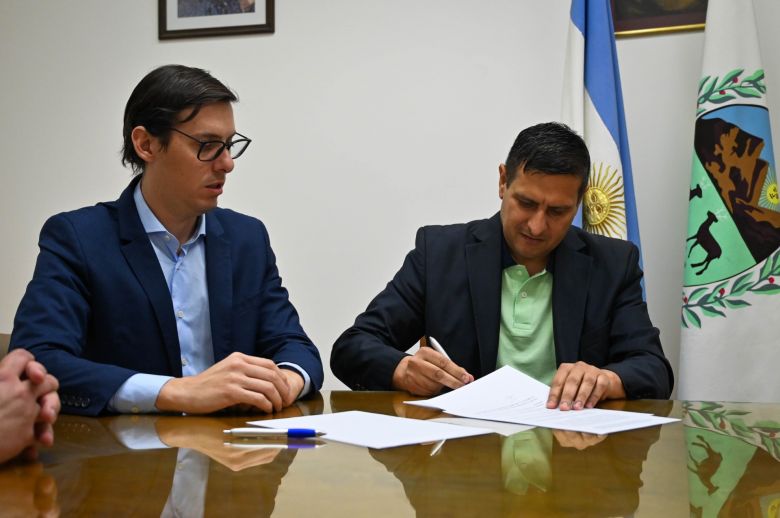Firma de un convenio de colaboración entre el Registro Civil y el Colegio de Escribanos