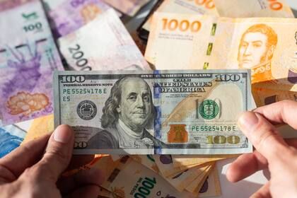 Tras la suba del dólar oficial, se dispara el "blue" y alcanzó los $1.000