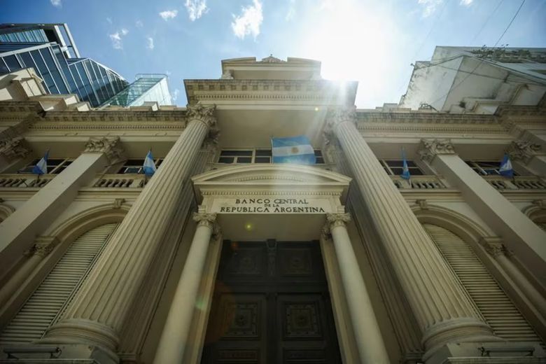 El Banco Central bajó de 133% a 110% la tasa de interés de los plazos fijos 