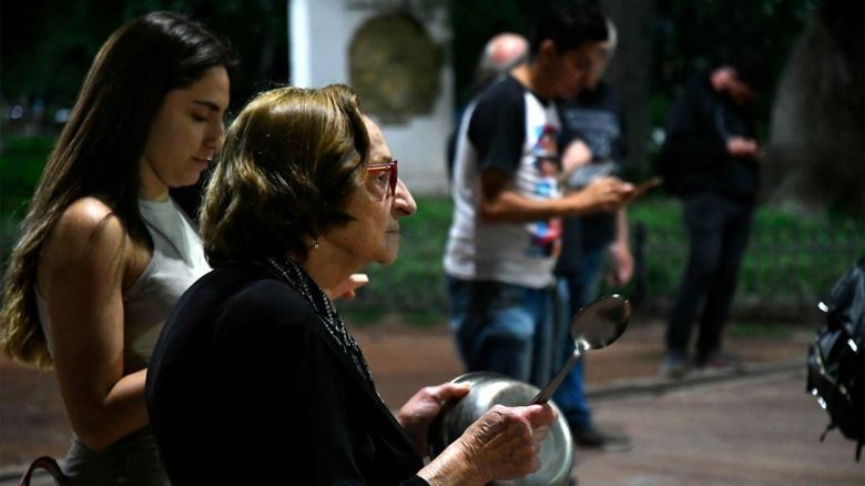 Masiva convocatoria en Plaza Congreso en rechazo al DNU del gobierno de Milei 