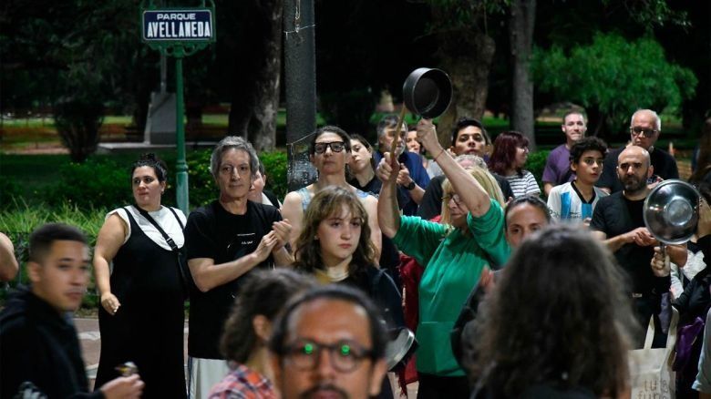 Masiva convocatoria en Plaza Congreso en rechazo al DNU del gobierno de Milei 