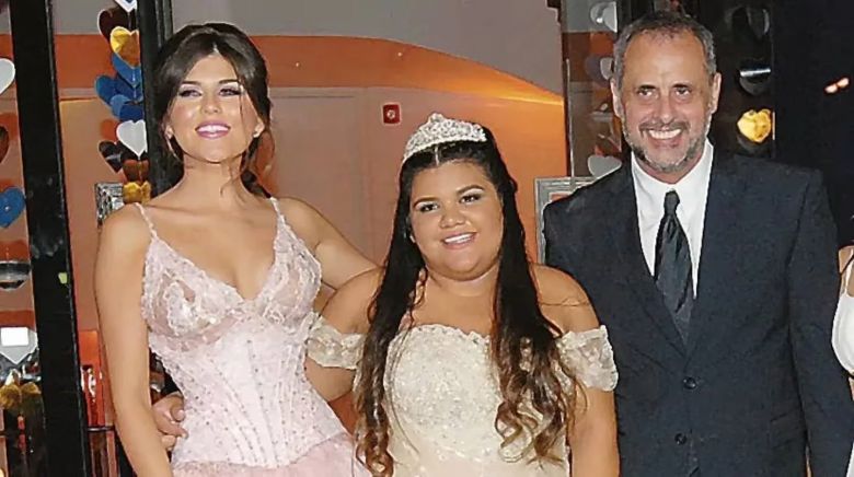 Apareció un escandaloso video de Morena Rial y Loly Antoniale en la fiesta de 15 de la mediática